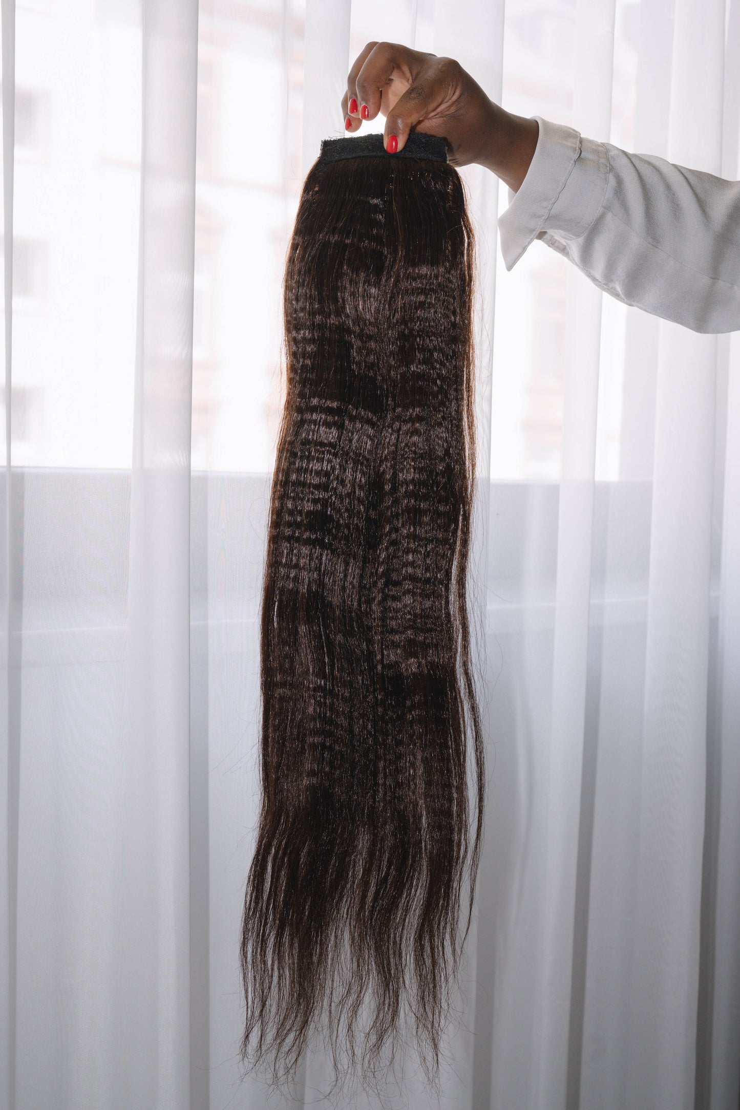 22-inch Yaki ponytail made of 100% raw human hair in color 4 (medium brown), 100g, with natural texture and fullness